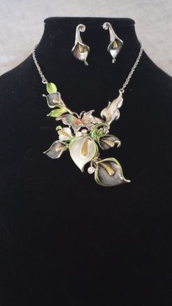Flower Necklace 