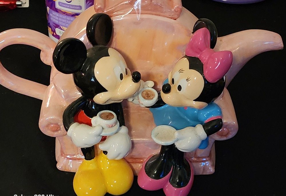 Rare Vintage DISNEY MICKIE & MINNIE MOUSE DRINKING TEA ON SOFA TEAPOT - KREISLER
