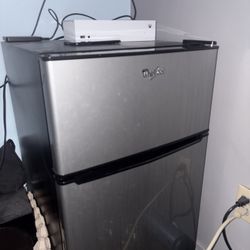 Whirlpool Mini Fridge/Freezer