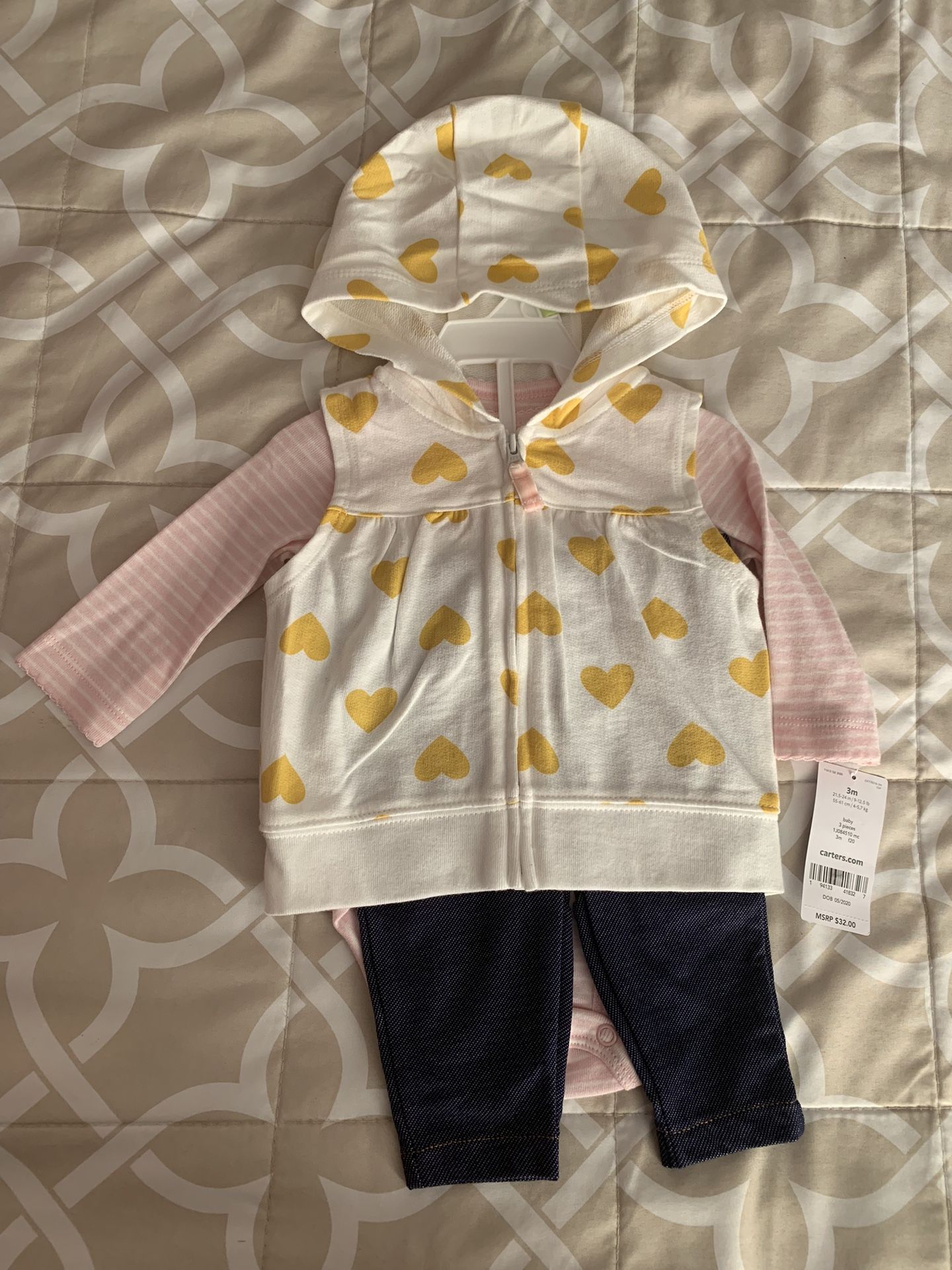 New Baby Girl Carter’s 3 Piece Set Size: 3 Months