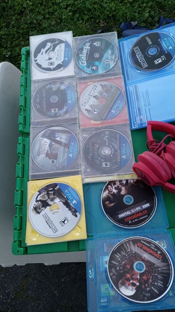 Estoy Vendiendo Estas Juegos De PlayStation Y Unos Audífonos Cada Uno $10 Dollares