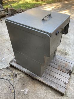 Commercial size fireproof safe. Gun safe