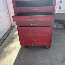 Toolbox with wheels - missing top drawer cash only