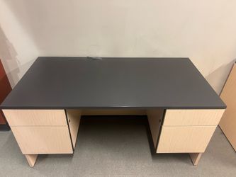 Wood Desk w/drawers