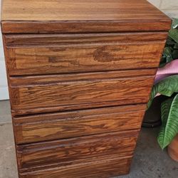 ** Beatiful 5 drawer wooden dresser **