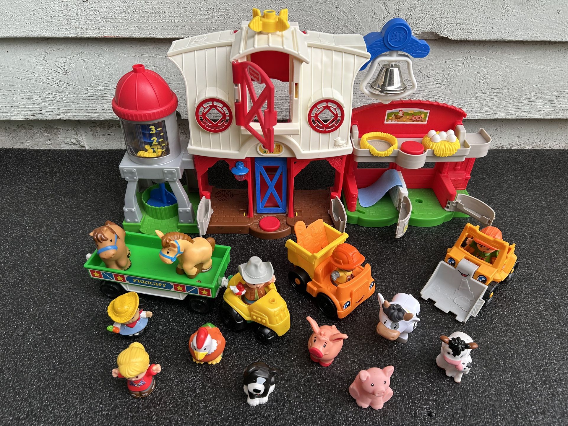 Fisher Price Little People Farm Lot 