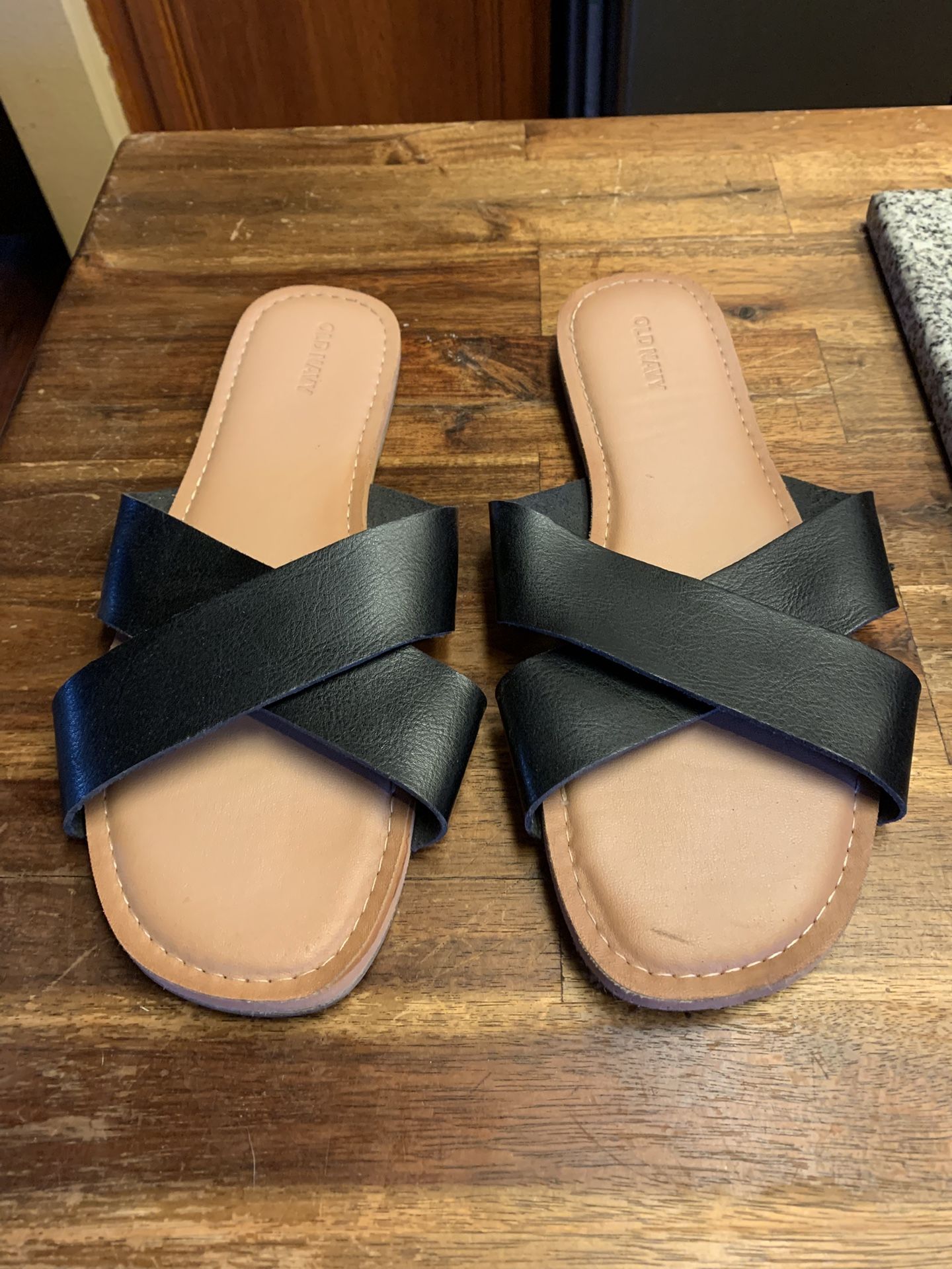 Women’s Old Navy, flat sandals size 11