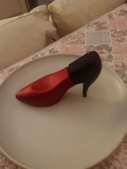 Smells like Carolina Herrera good girl perfumes