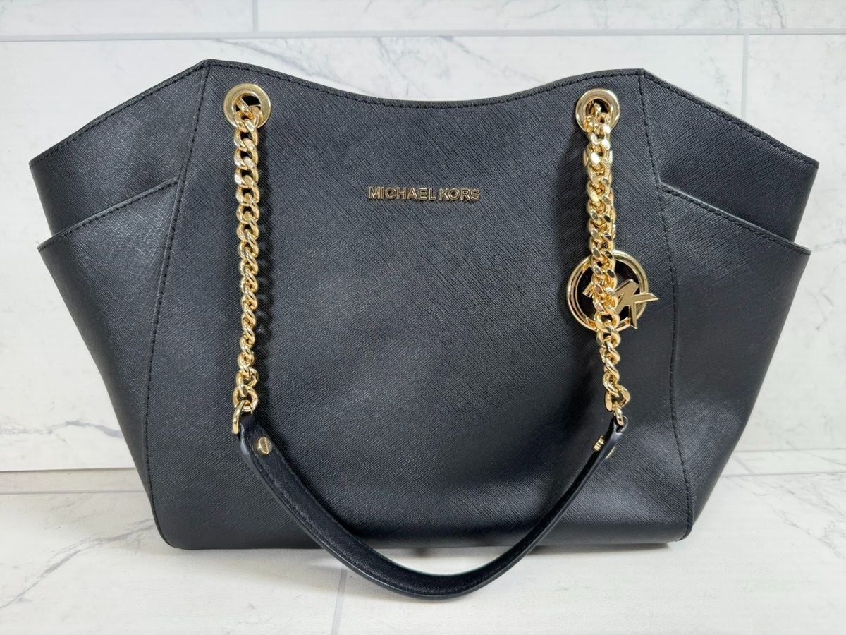 Michael Kors Black Leather Shoulder Bag – Gold Chain Detail (A1G006991)