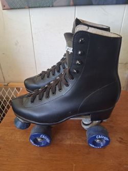Woman's High Top Black Chicago Rollerskates Size 7