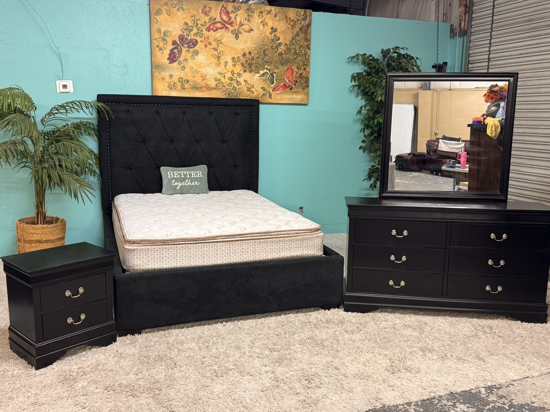Very Pretty Queen Size Bedroom Set With Mattress