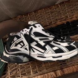 Balenciga runners