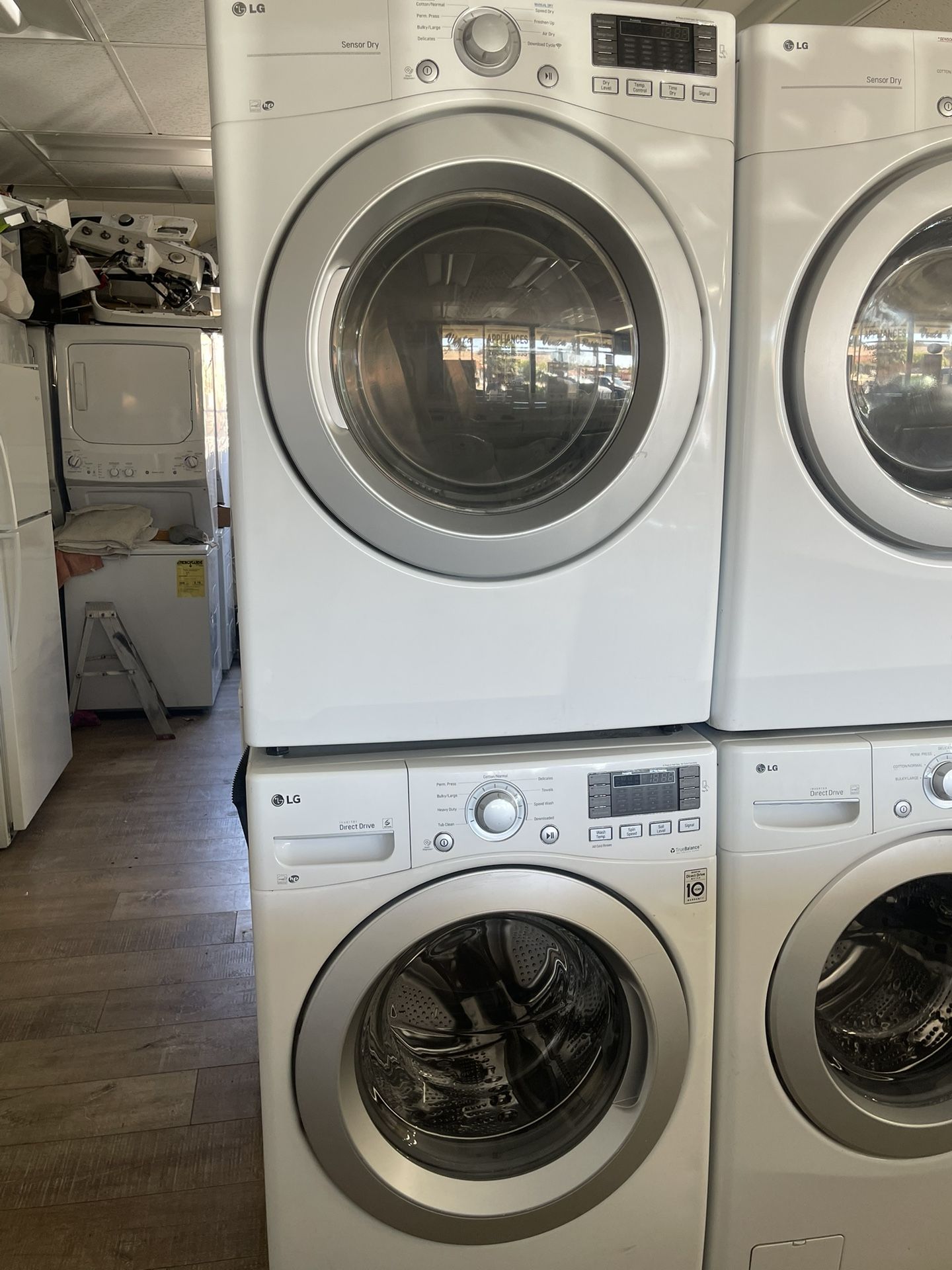LG Front Load Washer And Sensor Dry Natural Gas Dryer Stackable Set In Excellent Working Condition