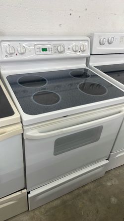 GE Spectra White Electric Range