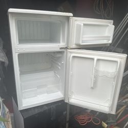 Mini Fridge 