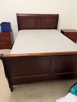 Queen wood frame, two nightstands with queen sleep number
