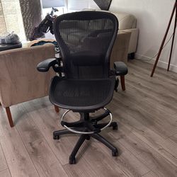 Herman Millar Aeron classic size B