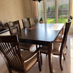 Dining room table & chairs