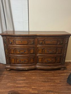 California King Sleigh Bed, Dresser & 2 Nightstands