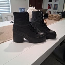 Brand new black leather converse boots. Size 7 Woman's 