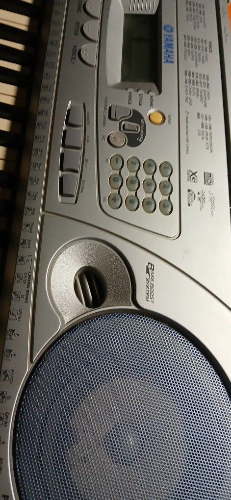 Yamaha PSR-275 Electronic Keyboard Piano