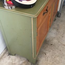 China hutch,table and chairs