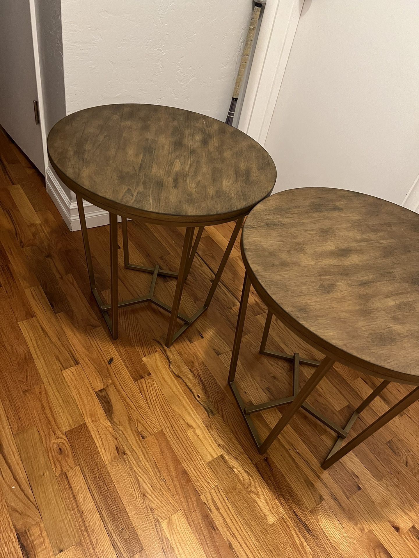2 End Tables / Lamp Tables