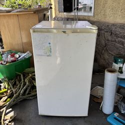 Mini Fridge (With Freezer)