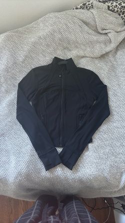 Lululemon define jacket size 6