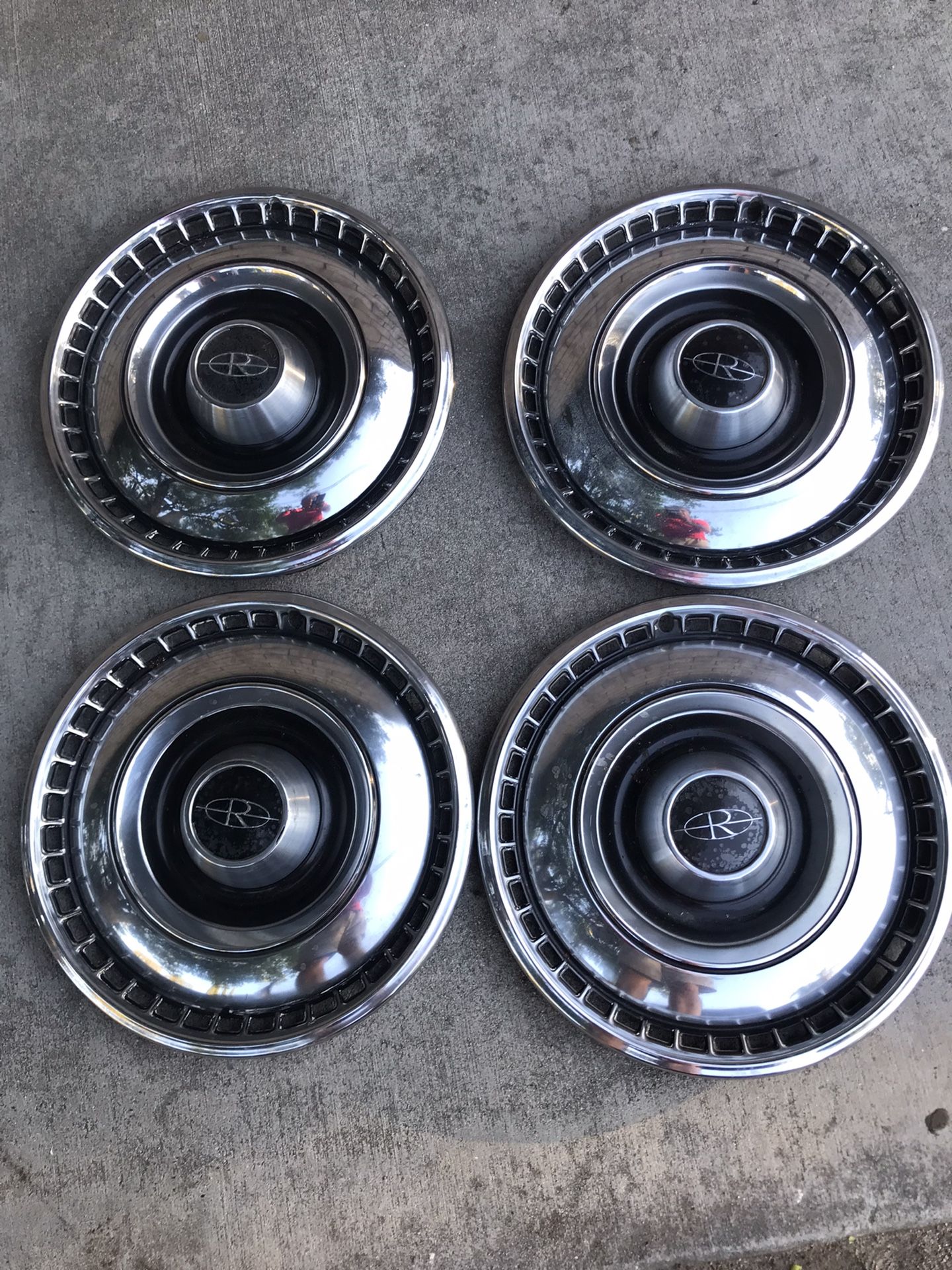 Buick Riviera Hubcaps for Sale in Los Angeles, CA OfferUp