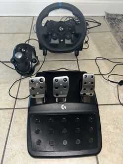 Logitech G923 Xbox Racing Wheel with Shifter