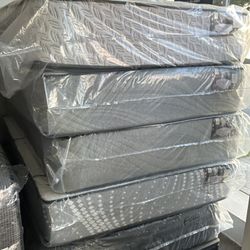 🚚 MATTRESS SALE. BRAND NEW. TWIN SIZE MATTRESS $100. FULL SIZE $175. QUEEN SIZE $199. KING SIZE . $349 LOCATION. 303 POCASSET AVE PROVIDENCE RI 