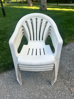 Set of 4 outdoor plastic chairs