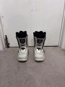 Women’s Snowboard Boots - Size 5