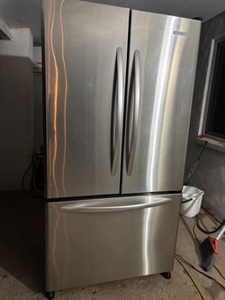 KitchenAid Counter Depth fridge works perfect in good condition