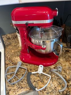 Red 6 Quart KitchenAid Mixer Bowl-Lift Stand- 10 Speed Mixer - 4 Mixing Attachments - Bakeware