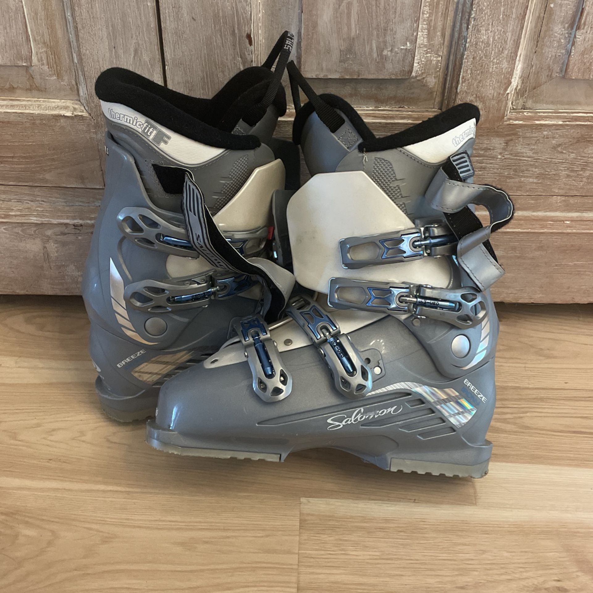 Barely Used, Excellent Condition Salomon Ski Boots