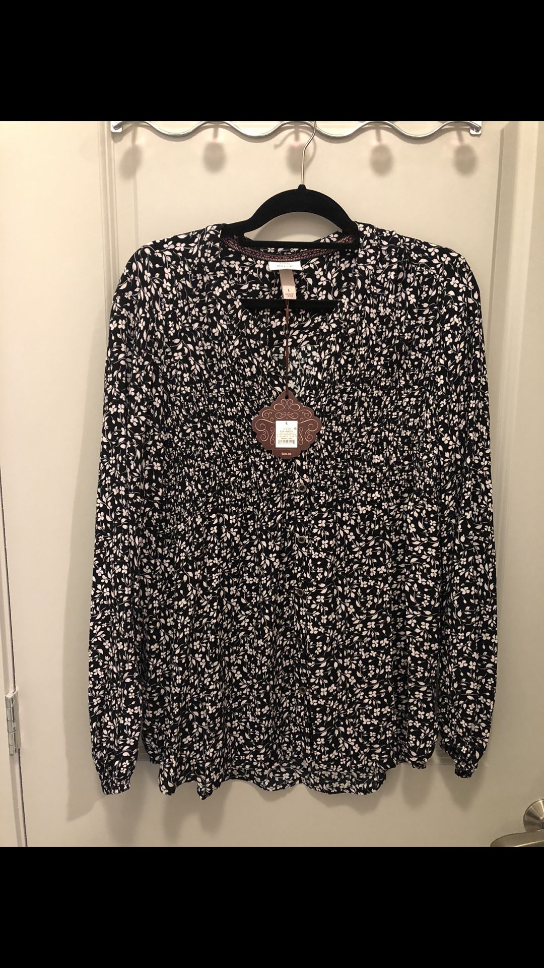 (NEW) Women’s Long Sleeved Blouse Size Large