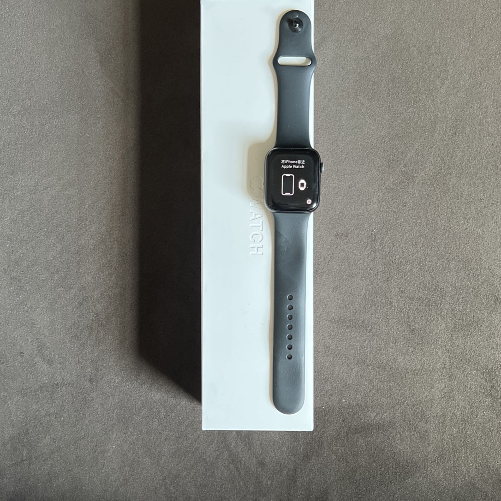 APPLE WATCH 5 ALUMINIUM 44mm In Excellent Condition 