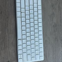 Apple Magic Keyboard A1644 – Bluetooth Wireless – Great Condition