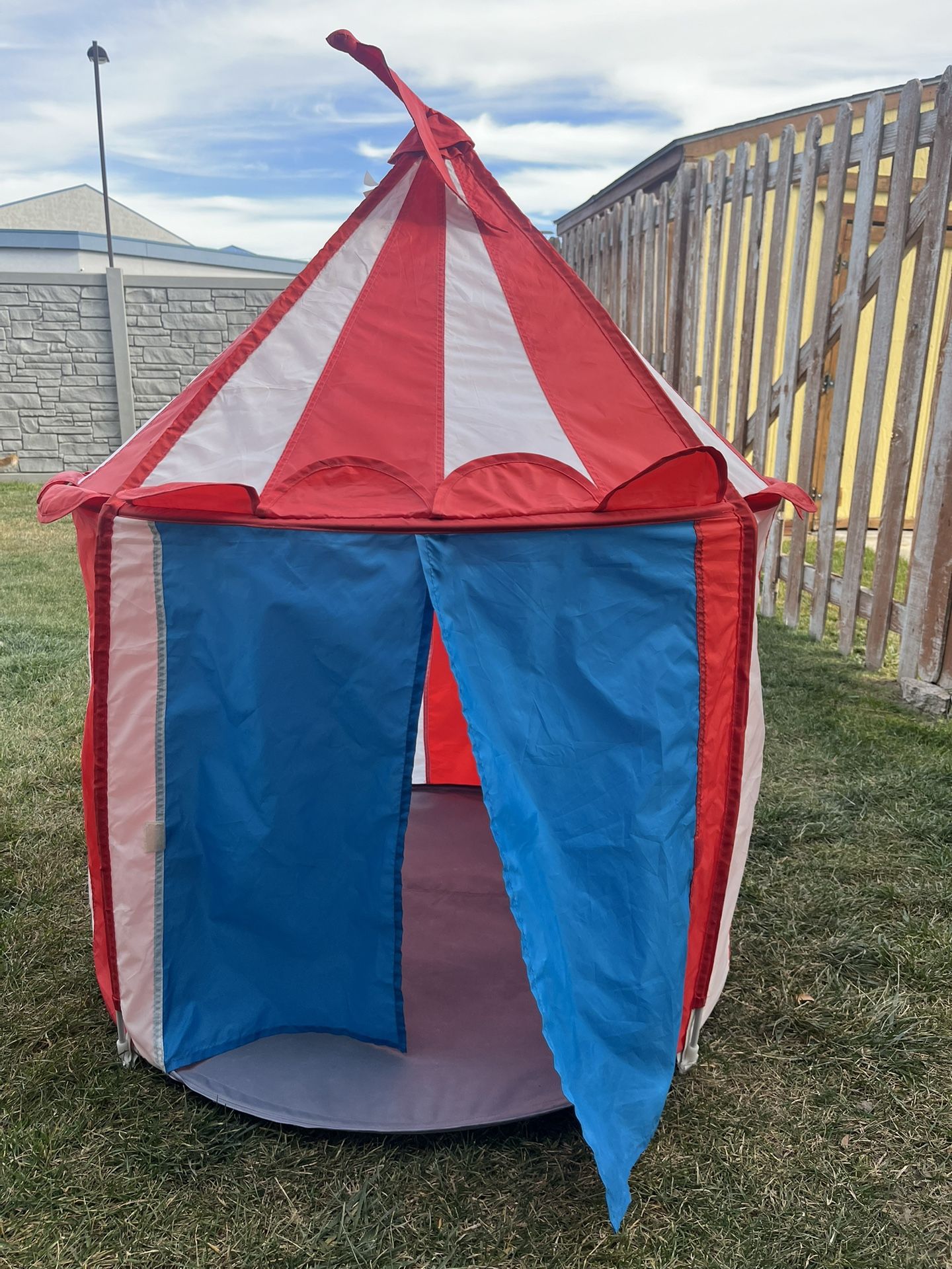 Kids/Cats Pop Up Tent