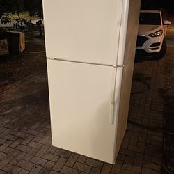 GE Appliances Refrigerator 