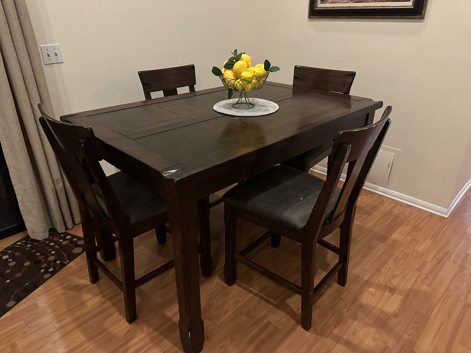 Breakfast Table And Chairs