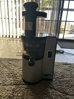 Omega Vertical Masticating Juicer