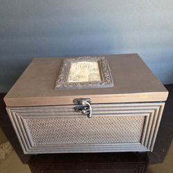 Pretty Storage Box In Excellent Condition
