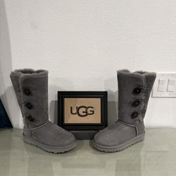 New: UGG Women’s Bailey Button Triplet II' Boot Size 5 