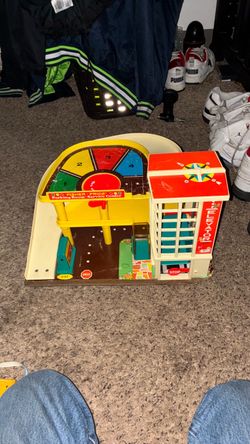 Fisher-Price Parking Ramp Service Center Toy