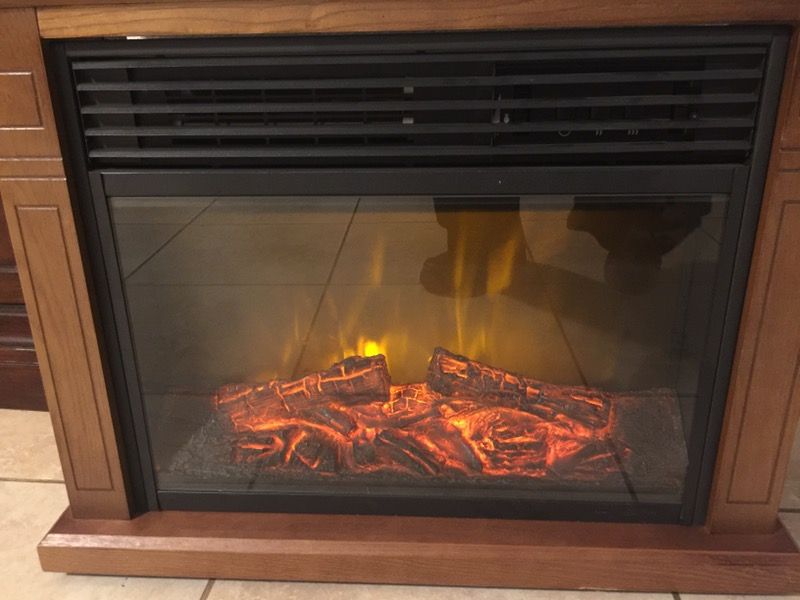 Lot #6029: HAMPTON BAY Cedarstone 3-Element Infrared Electric Fireplace in Oak