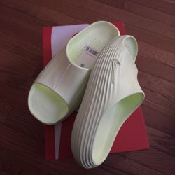 Nike Rejuven8 Slides