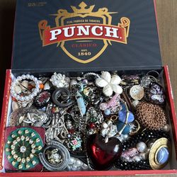 Box of random jewelry